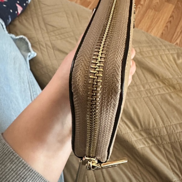 Michael Kors Tan Leather Wallet - Picture 3 of 14